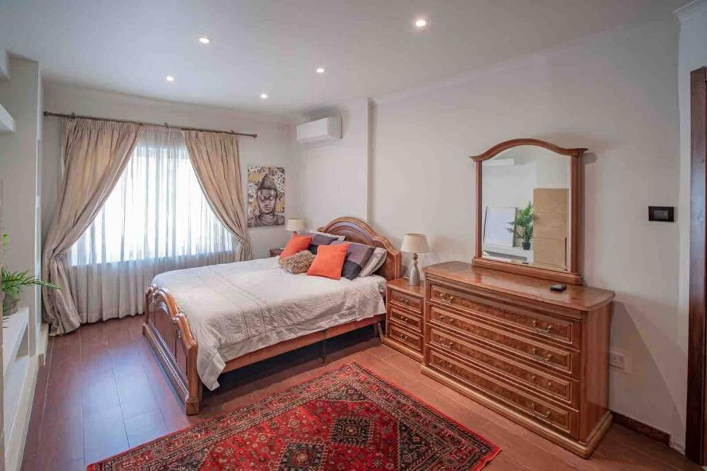 Pembroke St Julians Luxury, Comfort, Location Kültér fotó