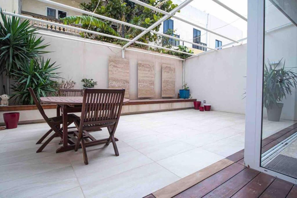 Pembroke St Julians Luxury, Comfort, Location Kültér fotó
